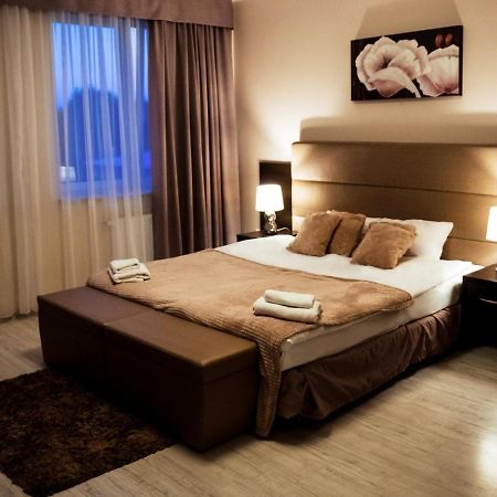 Hotel Feniks Gniezno Bagian luar foto