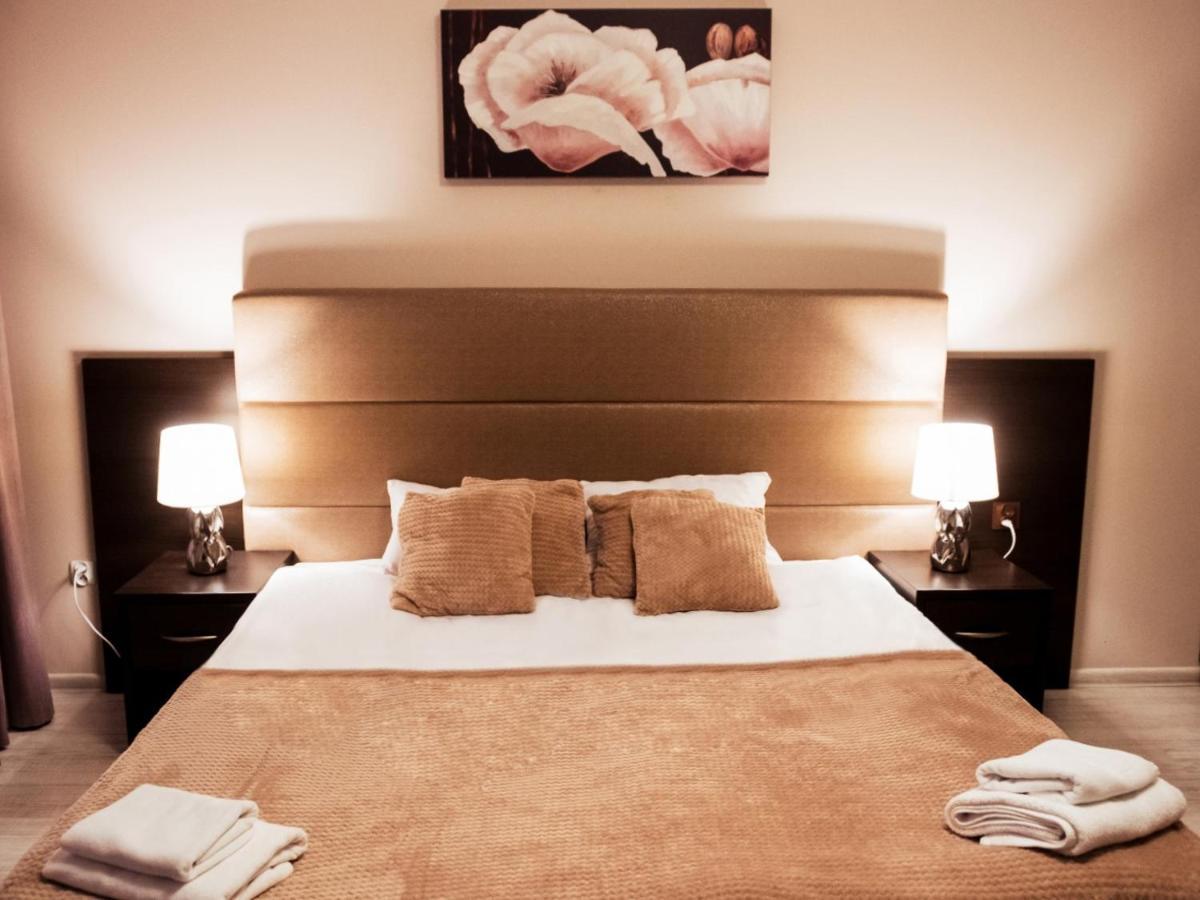 Hotel Feniks Gniezno Bagian luar foto