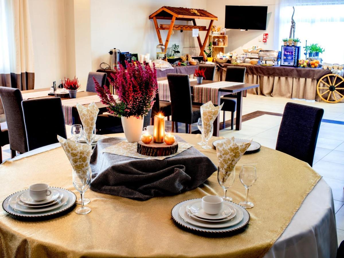 Hotel Feniks Gniezno Bagian luar foto