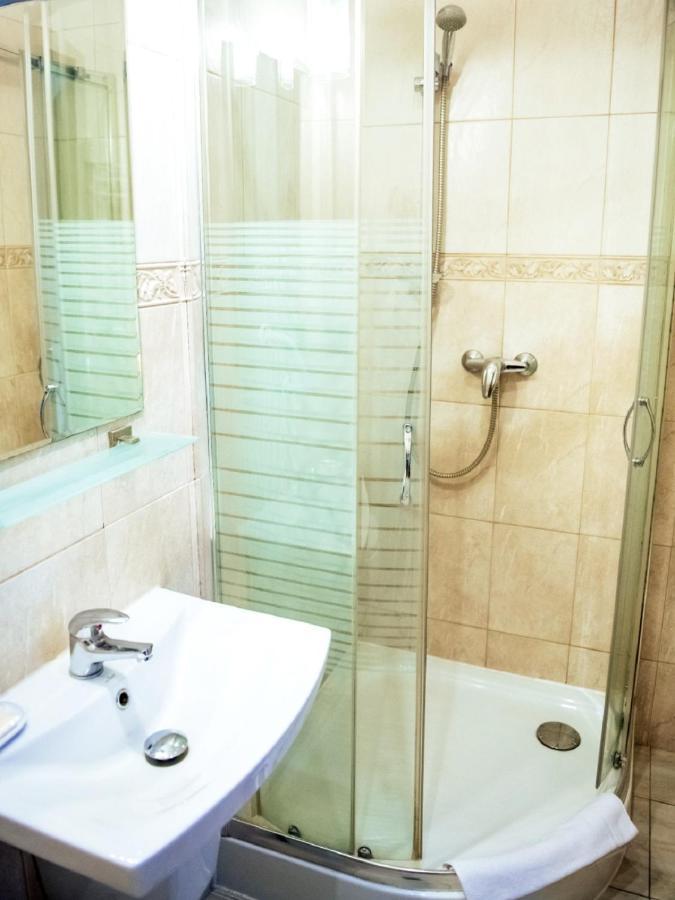 Hotel Feniks Gniezno Bagian luar foto