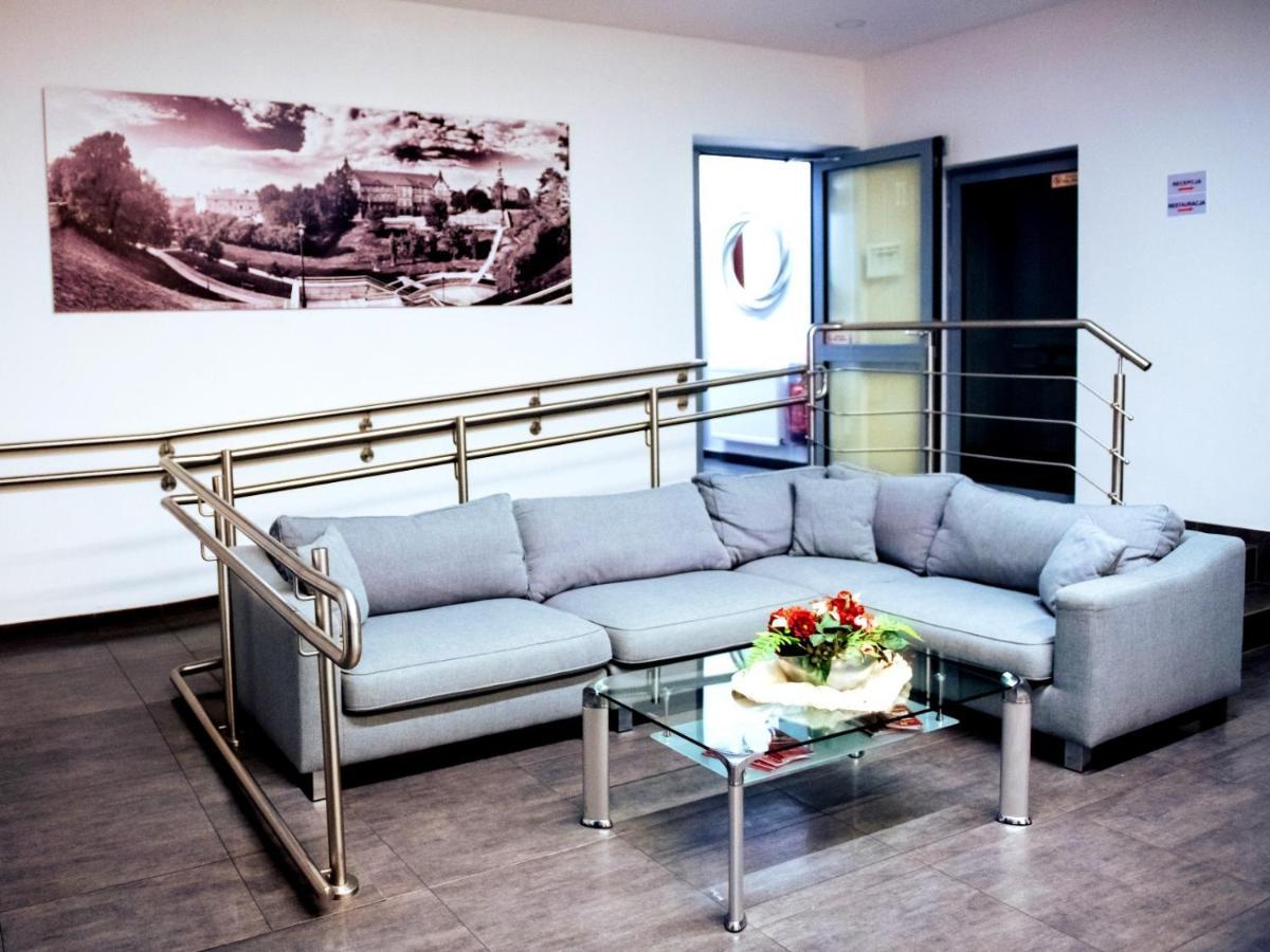 Hotel Feniks Gniezno Bagian luar foto