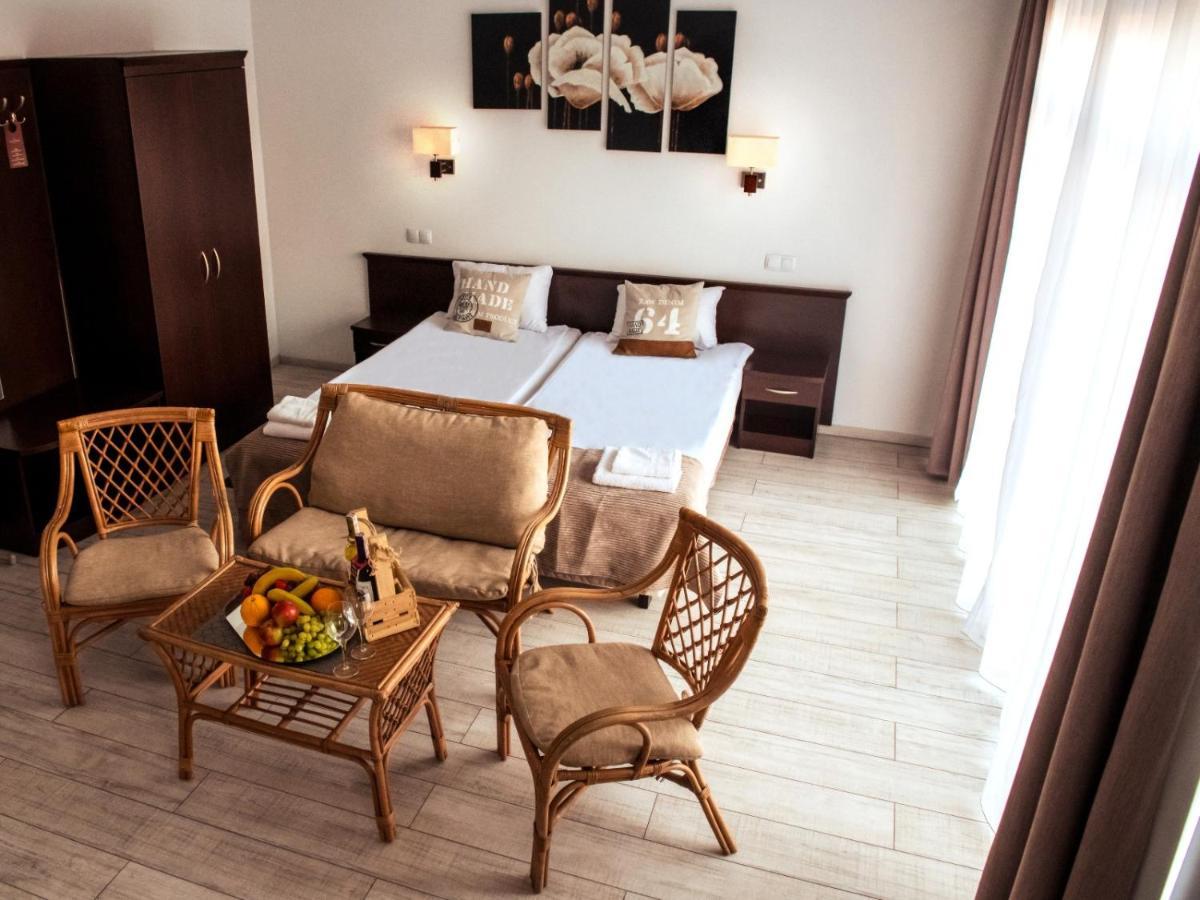 Hotel Feniks Gniezno Bagian luar foto