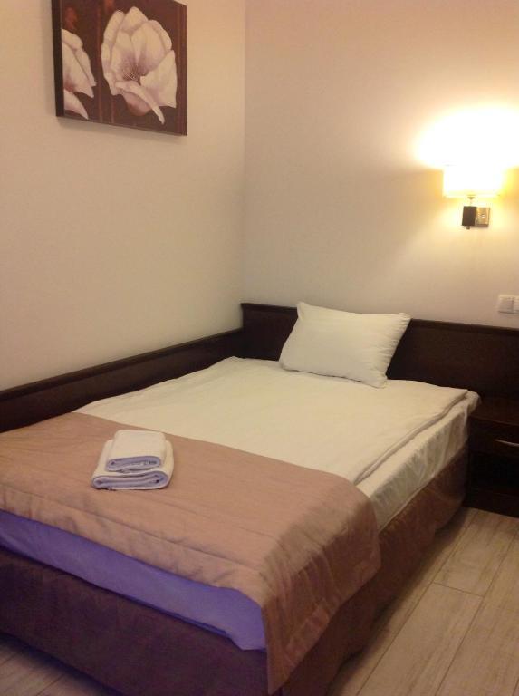 Hotel Feniks Gniezno Bagian luar foto