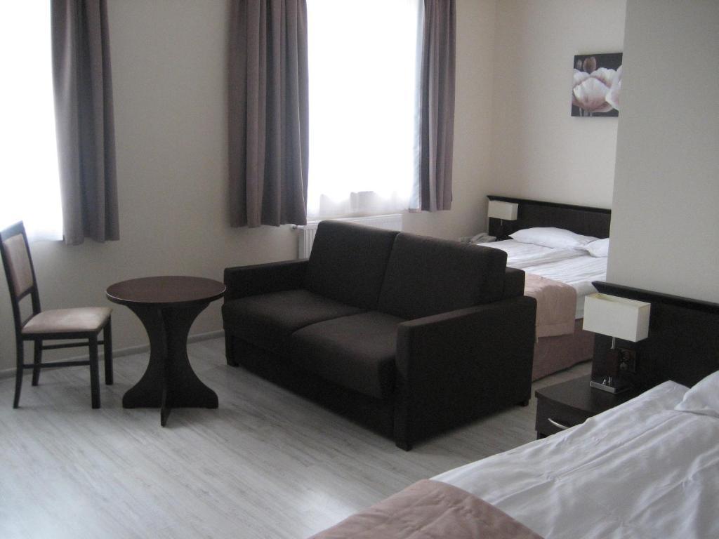 Hotel Feniks Gniezno Ruang foto