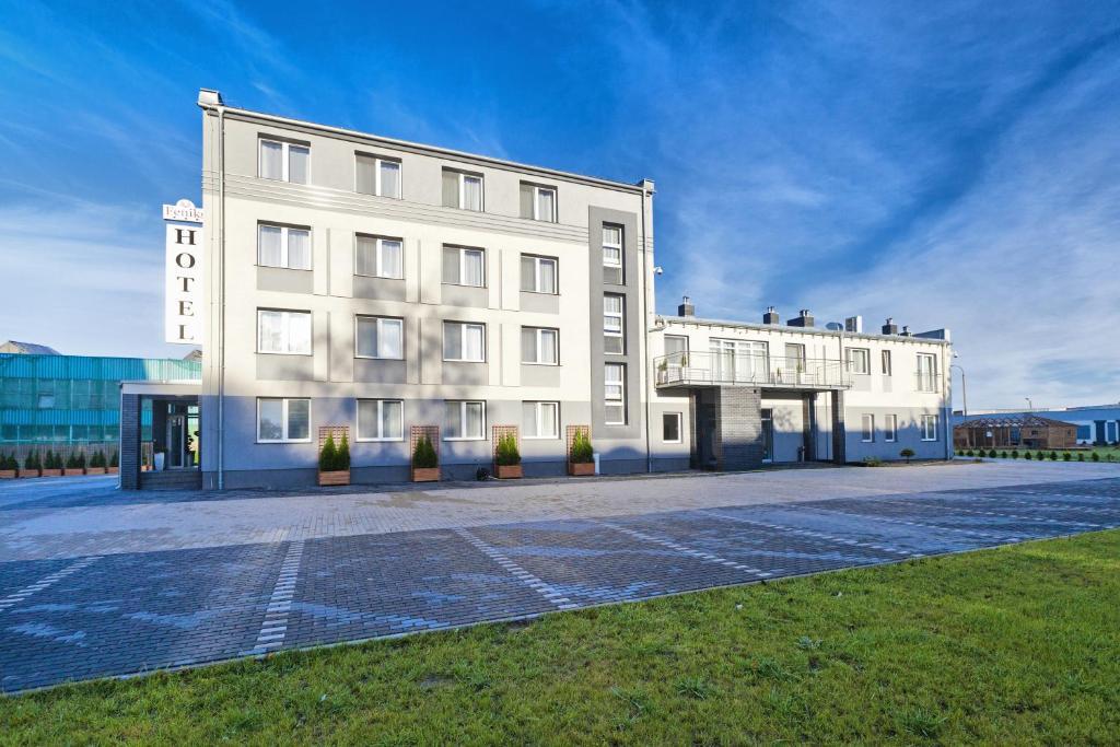 Hotel Feniks Gniezno Bagian luar foto
