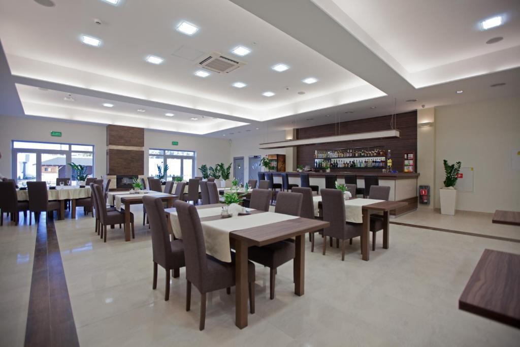 Hotel Feniks Gniezno Bagian luar foto