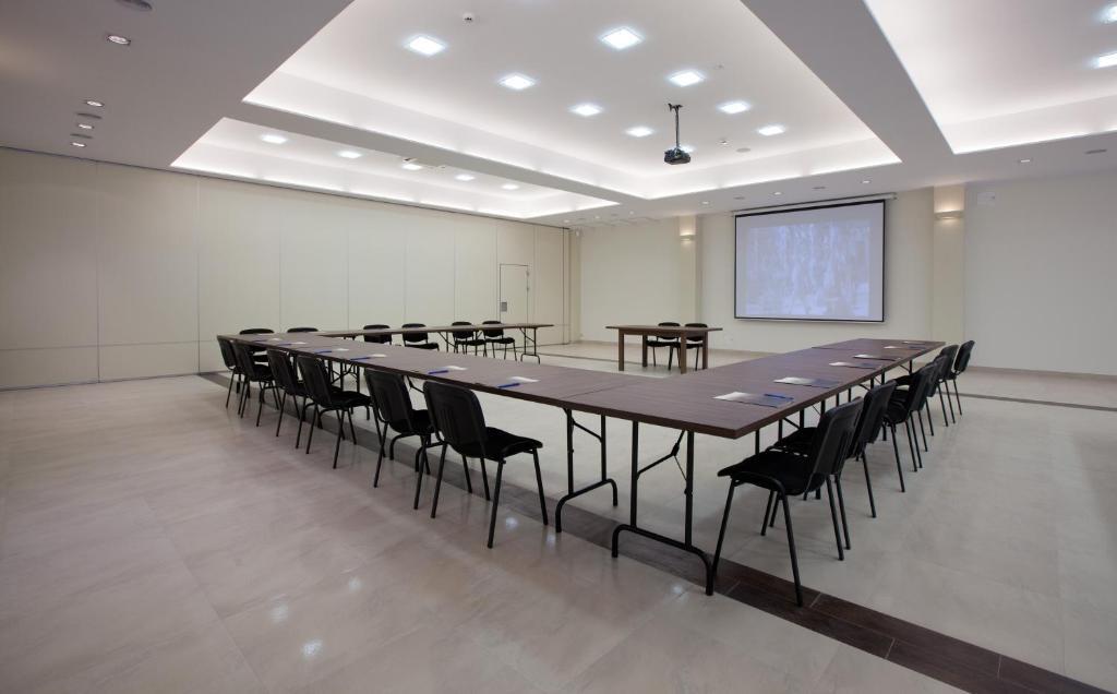 Hotel Feniks Gniezno Bagian luar foto